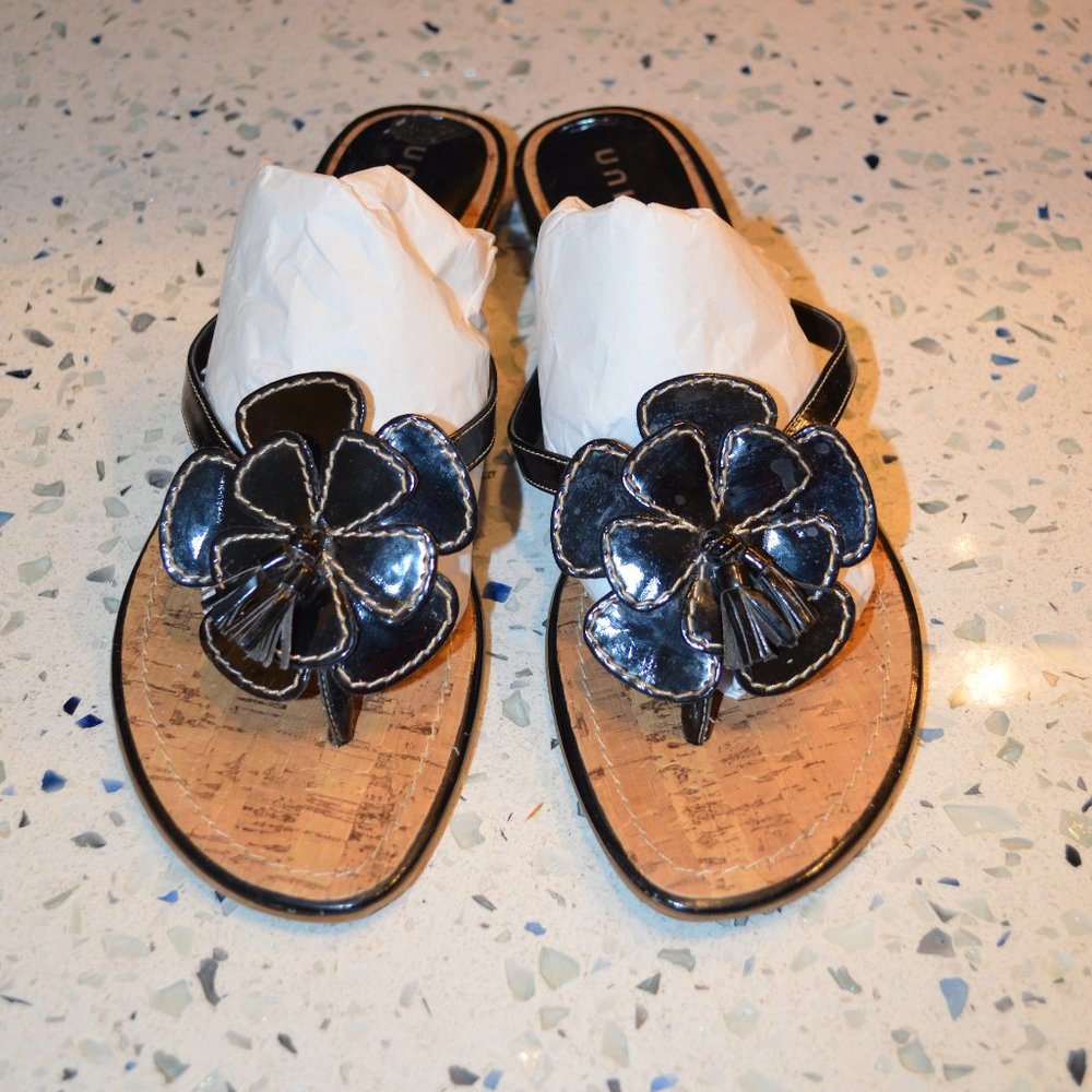 UNISA Black Patent Thong Sandals Sz 9M